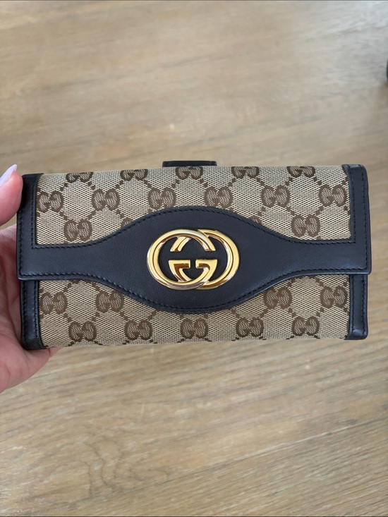 Gucci Handbags - Gucci wallet/crossbody